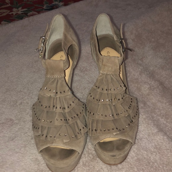 Heels - Picture 2 of 3